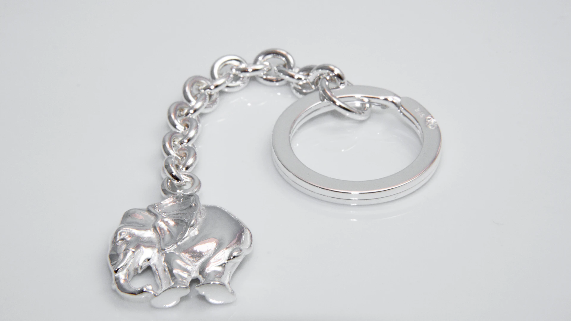 Schlüsselanhänger an Kette – Nathalie Prem