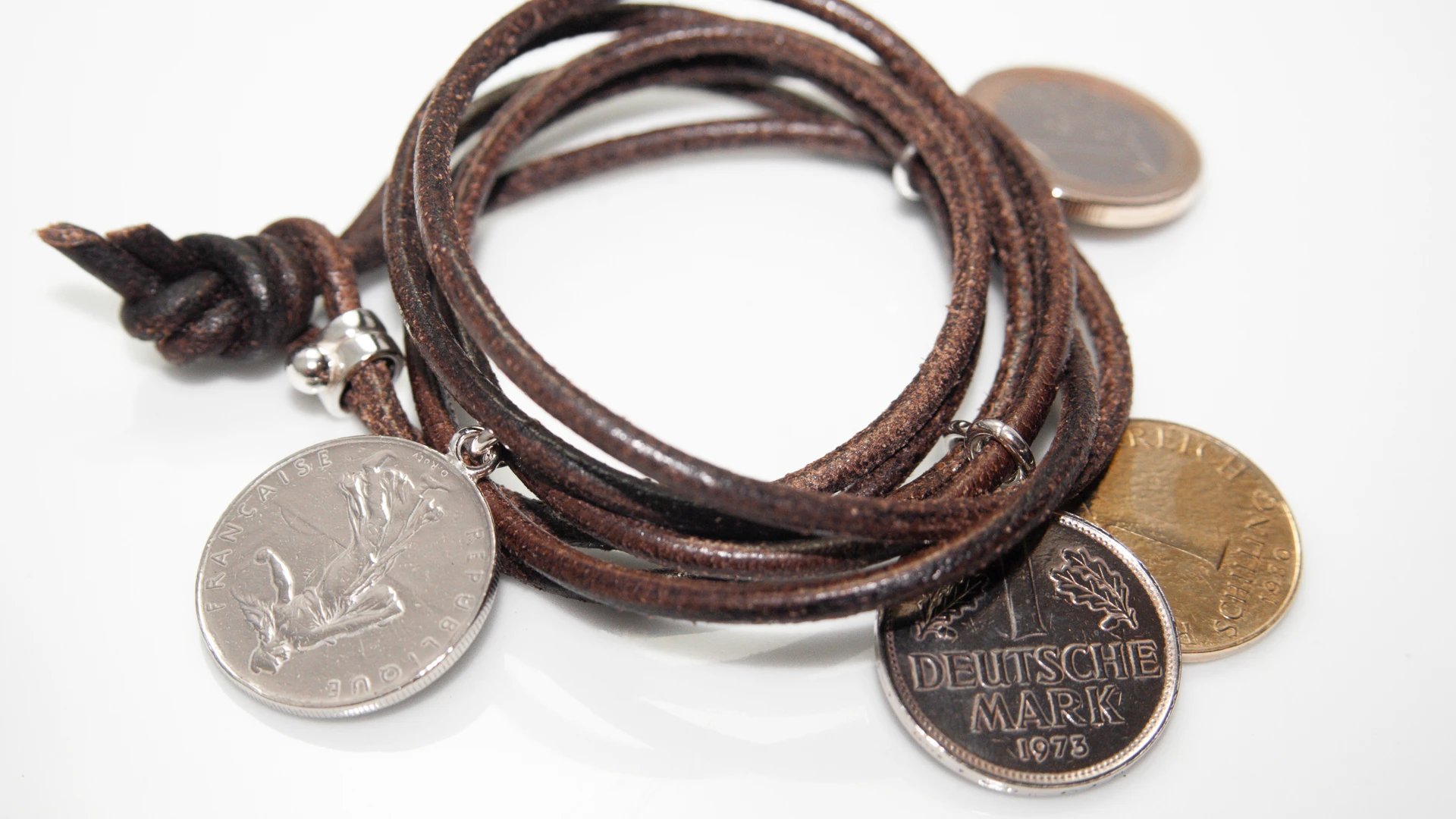 Bettelarmband mit Münzen – Nathalie Prem