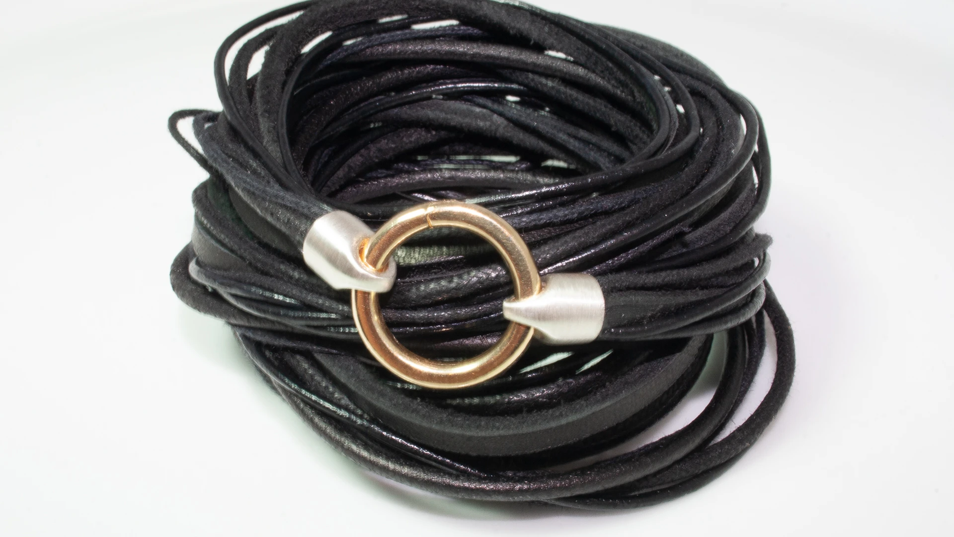 Bracelet gewickelt mit Ringverschluss – Nathalie Prem