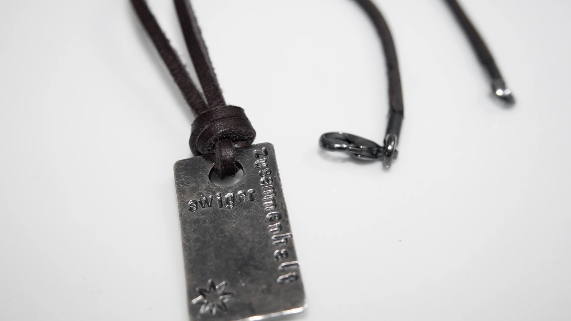 Motivhalsschmuck Leder uns Silber – Nathalie Prem