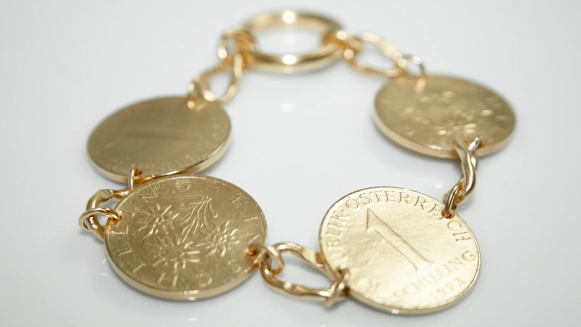 Münzarmband vergoldet Schillinge in Jahreszahl mit Bedeutung – Nathalie Prem