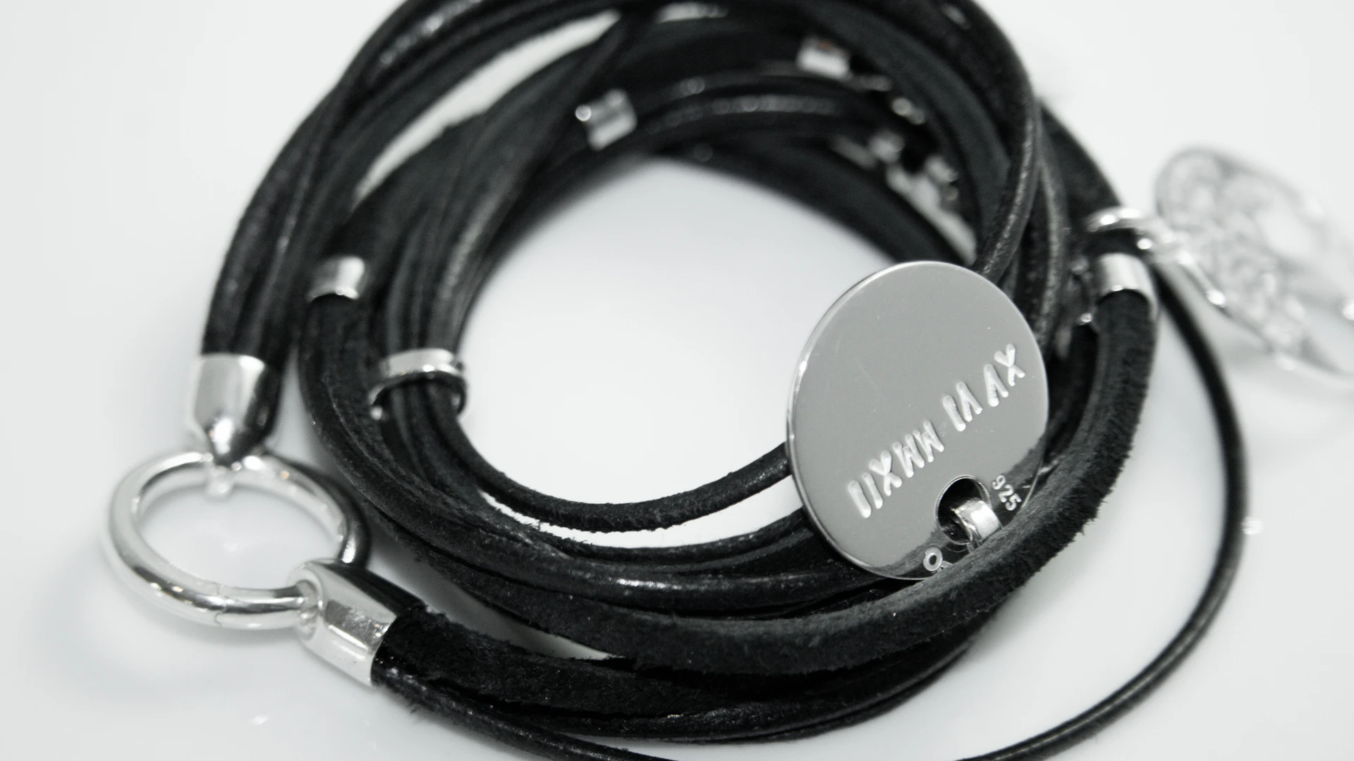 Wickelarmband mit Silberdetailas und Type Badge – Armschmuck Unikat von Nathalie Prem