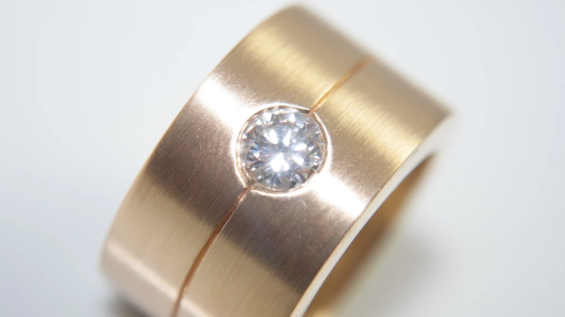 Goldring mit Brillant – Nathalie Prem