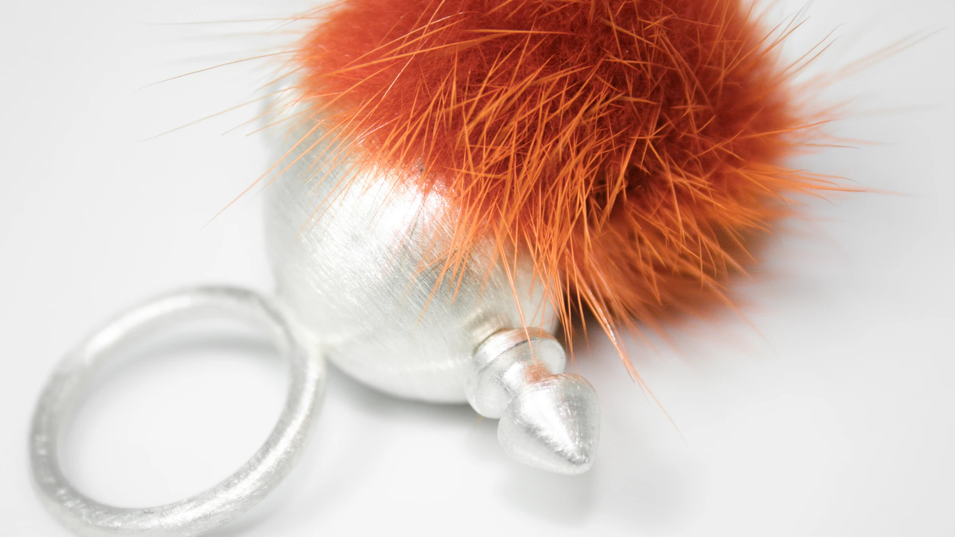Silberring mit Struktur und Nerzring – Nathalie Prem
