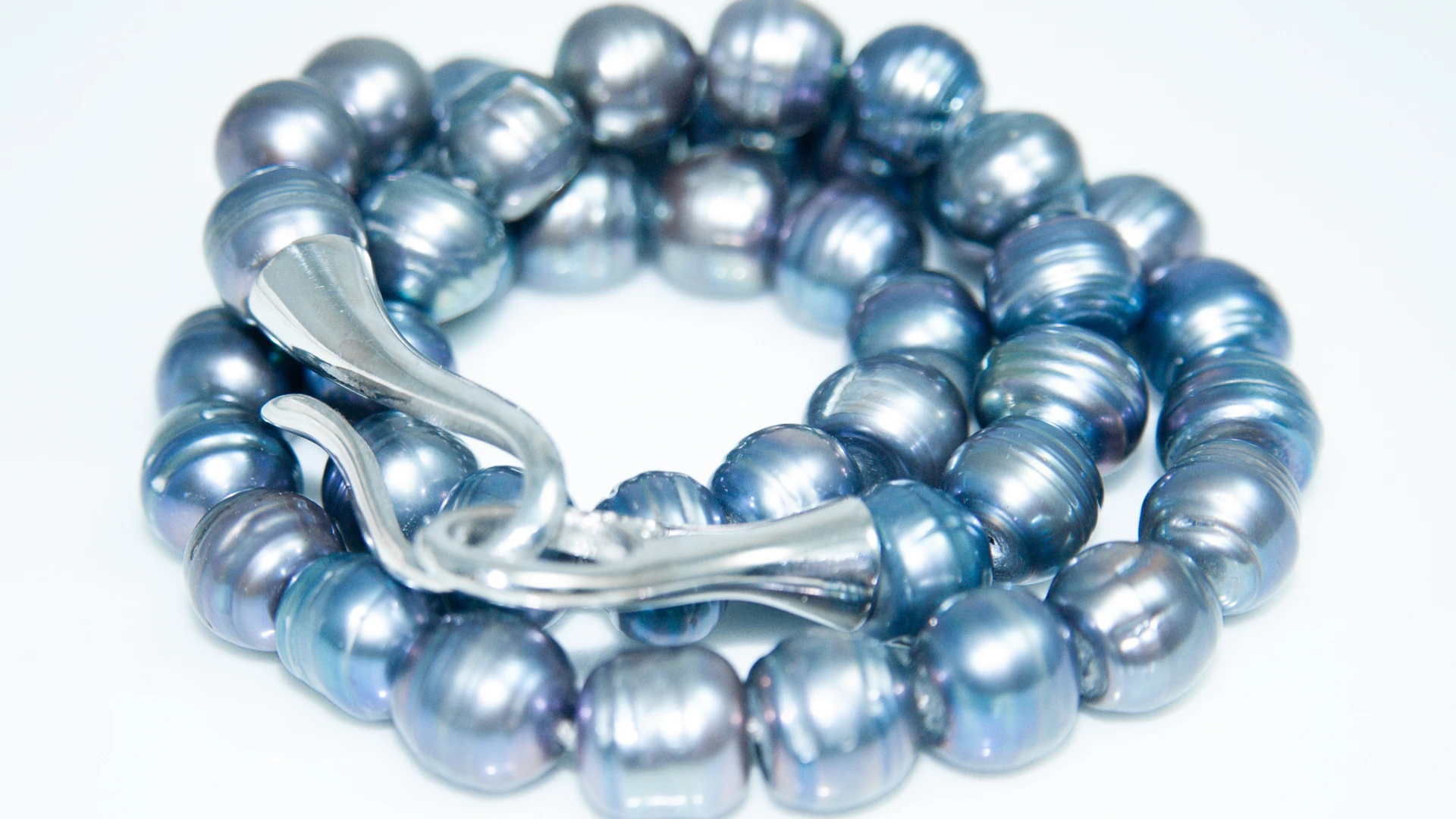 Blaü Perlenkette mit Hakenverschluss – Nathalie Prem